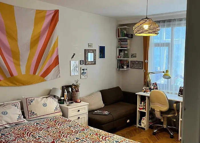 Becca's Double Bedroom Alongside Metrobank Makati Apartment *
