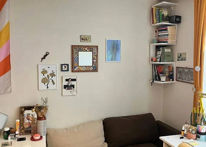 Becca's Double Bedroom Alongside Metrobank Makati Apartment *